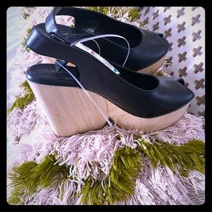 Robert clergie peep toe platform sandal!